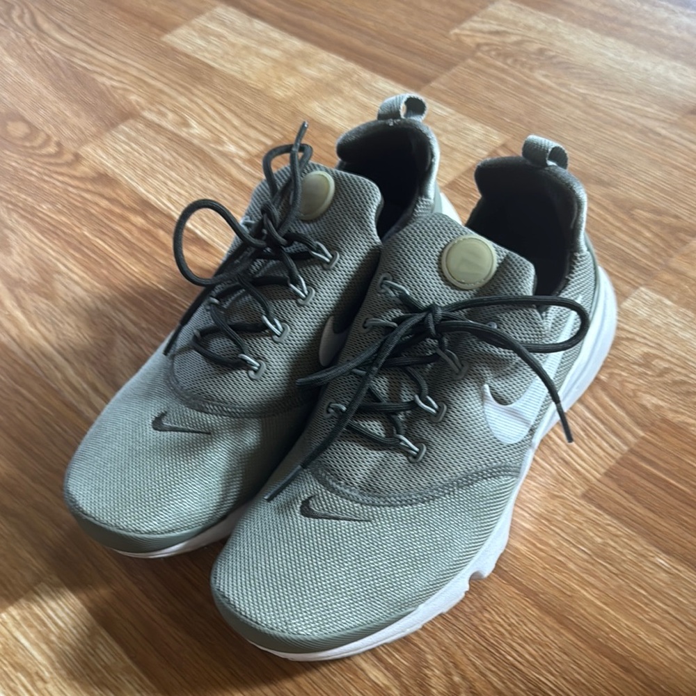 Nike Men's Green Athletic Shoes